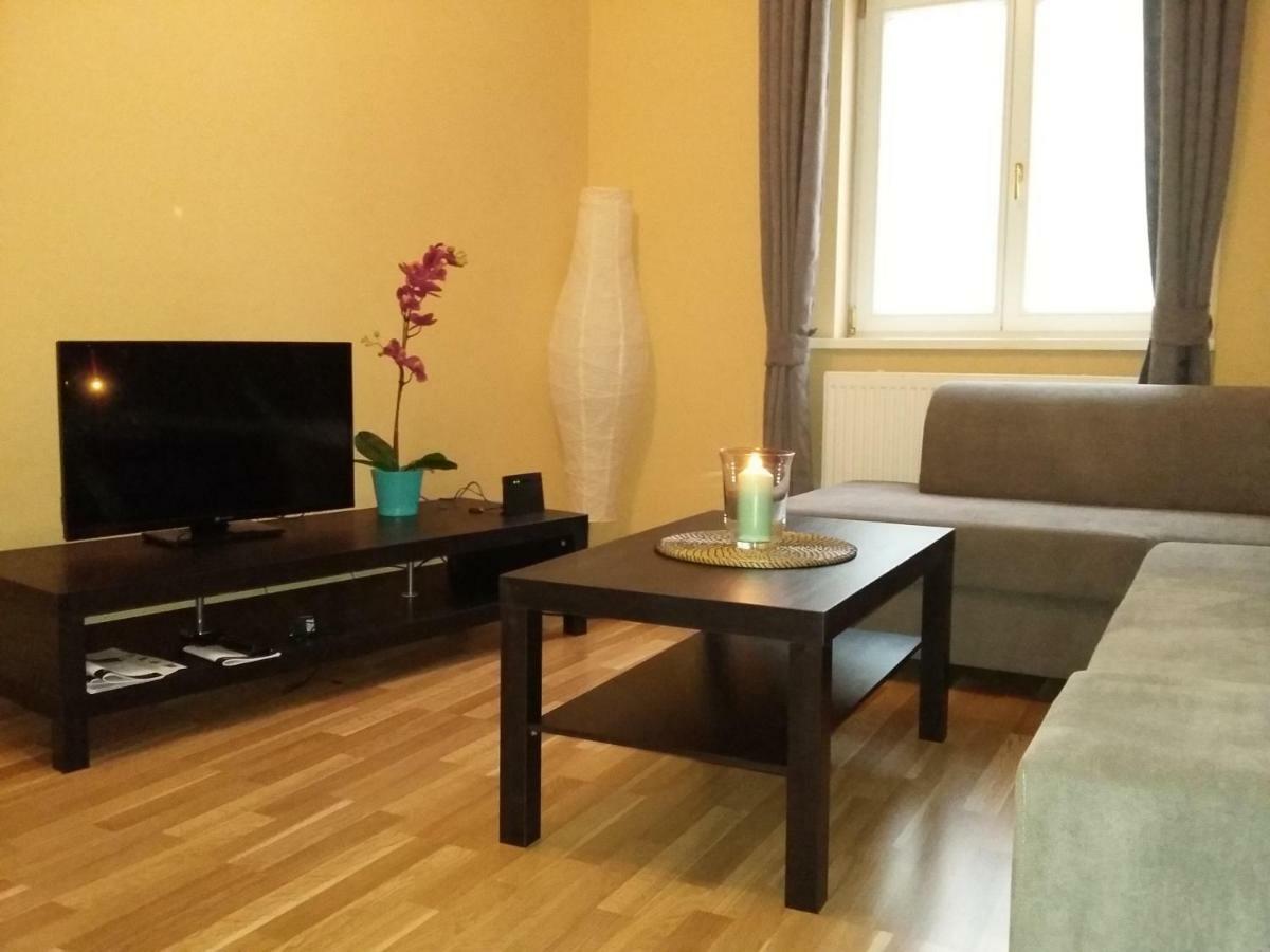 Angel Apartment Nr 4 Near To The Center Прага Екстериор снимка